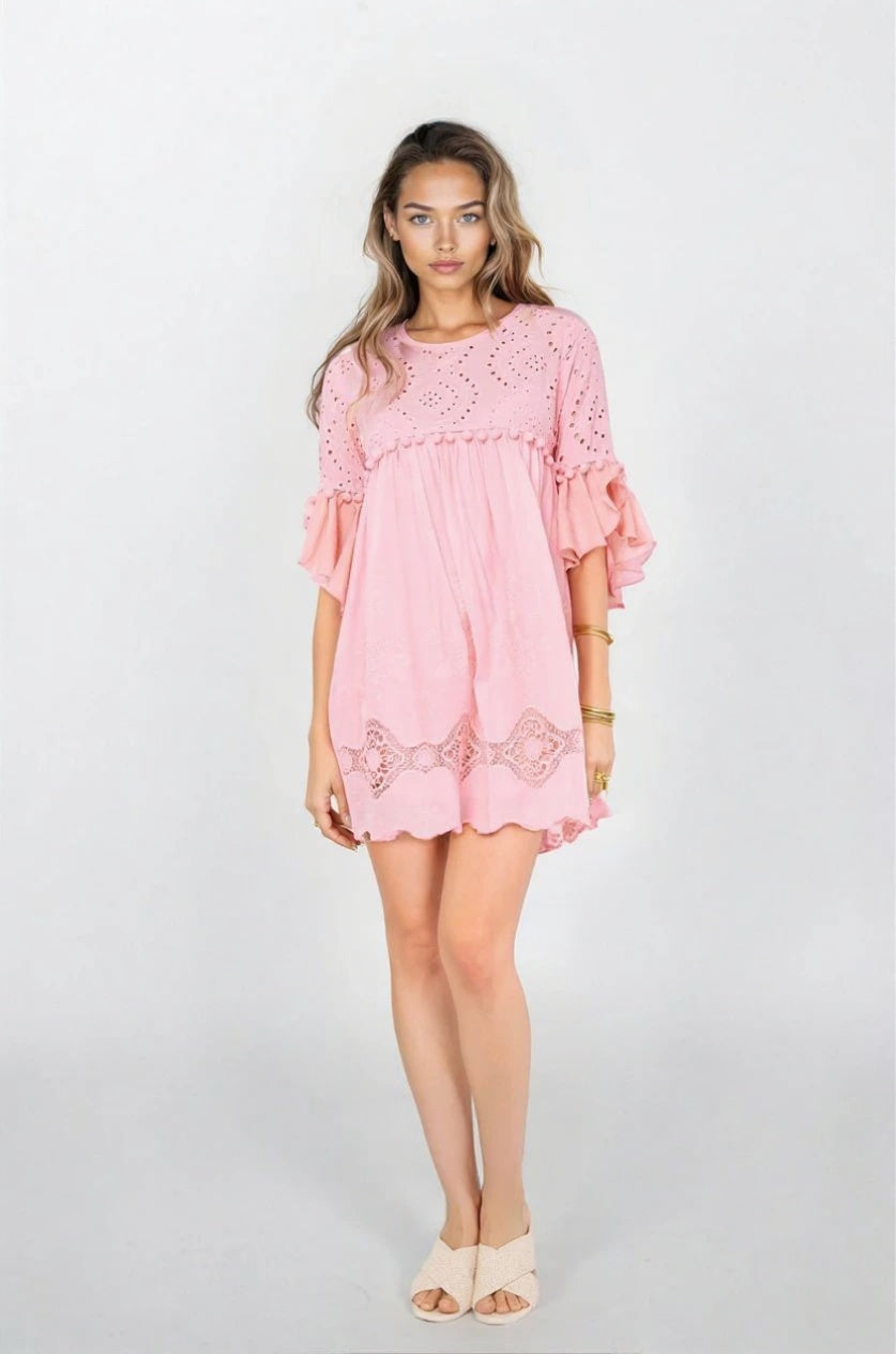 Robe courte rose brodée