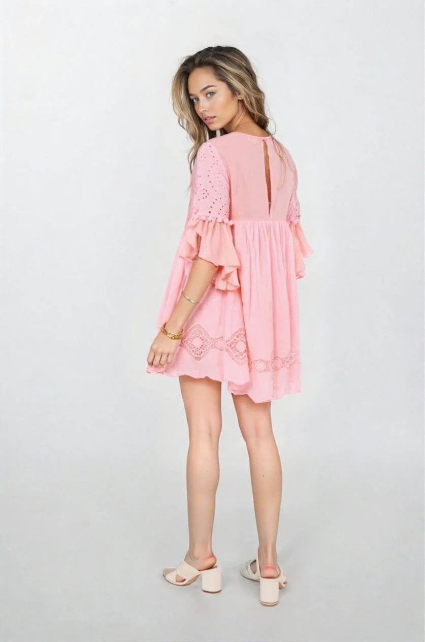 Robe courte rose brodée